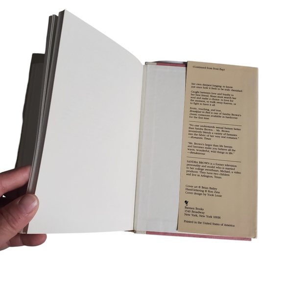 Sandra Brown Two Book Bundle  Send No Flowers/Breakfast In Bed - Picture 7 of 14